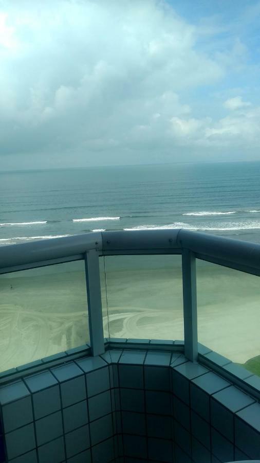 Belo Apartamento Com Vistas Para O Mar - Pe Na Areia - Churrasqueira Na Varanda 大普拉亚 外观 照片